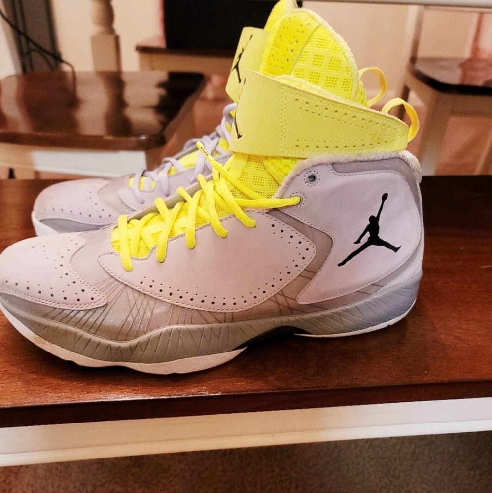 📣🤩Excellent Condition Jordan 2012 Basketball Shoes sz 13!!🤩📣